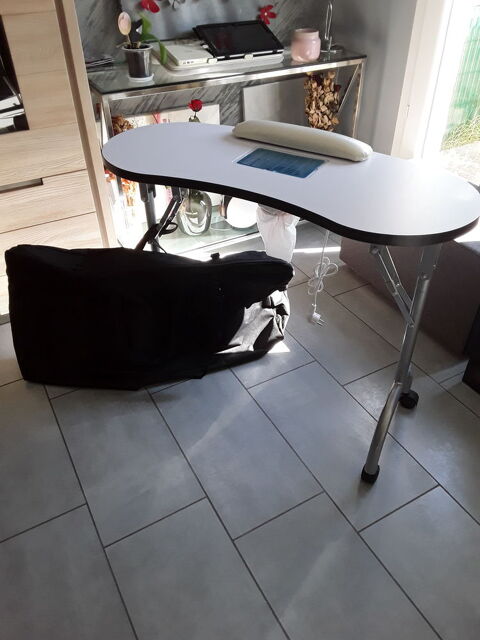 Table manucure 210 Portet-sur-Garonne (31)
