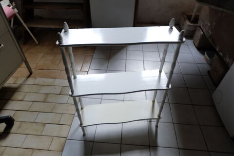Etagère en bois Saint-Étienne-des-Sorts (30)