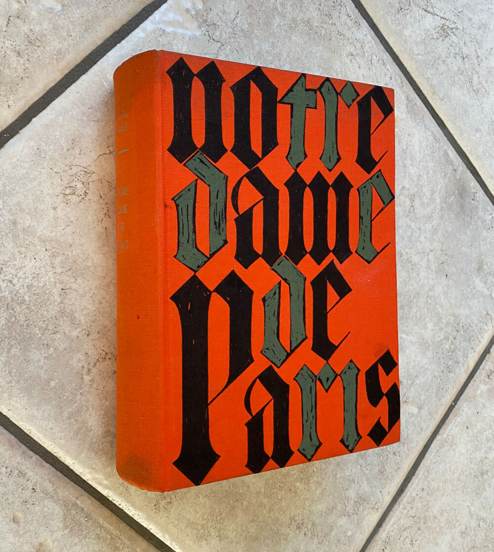 Livre ancien "Notre-Dame de Paris de Victor Hugo 1960 
