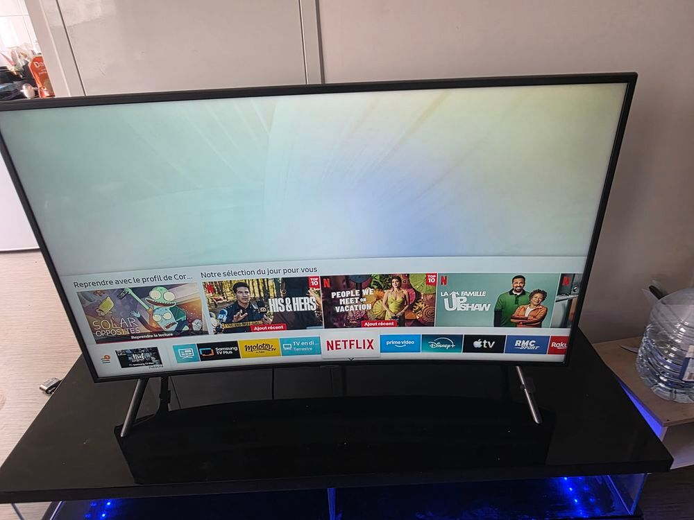 - TV Samsung + meuble TV + meuble d'appoint Electroménager