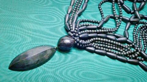 Tr�s beau collier en bois 15 Montargis (45)