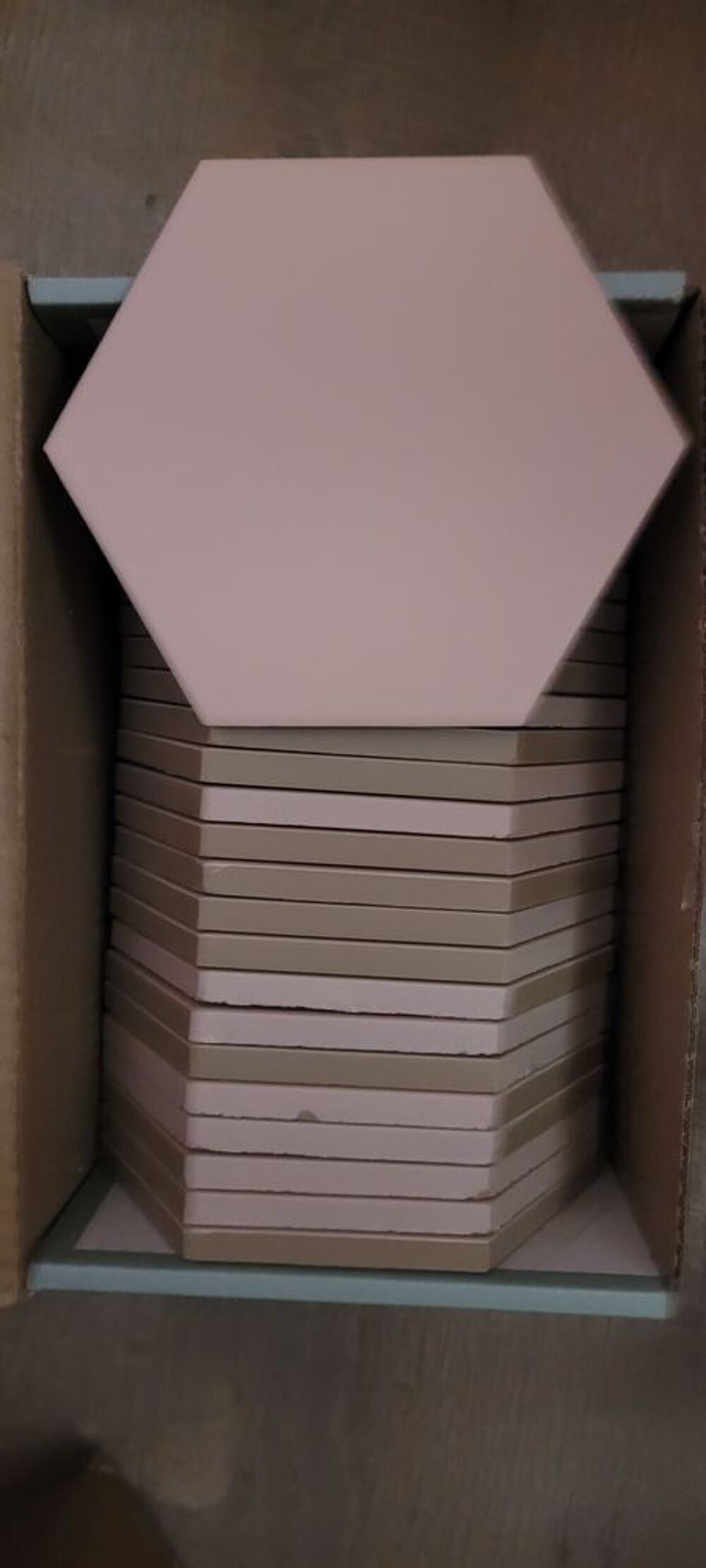 Carrelage hexagonal
Tommettes en gr&egrave;s " good vibes" Bricolage