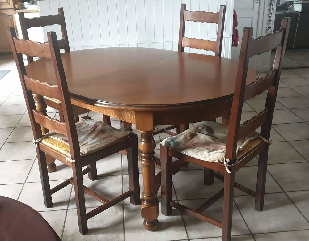Table + 6 chaises en ch&ecirc;ne Meubles