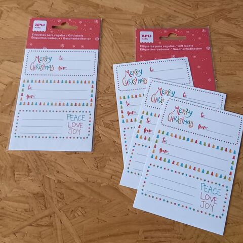 Lot de 18 étiquettes cadeaux papier adhésives pour Noel fabr 4 Saumur (49)