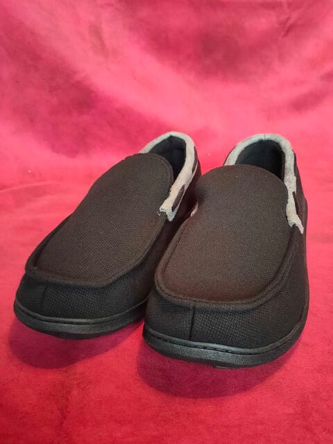 Pantoufles chaudes noires pointure 46 neuves 13 Avermes (03)