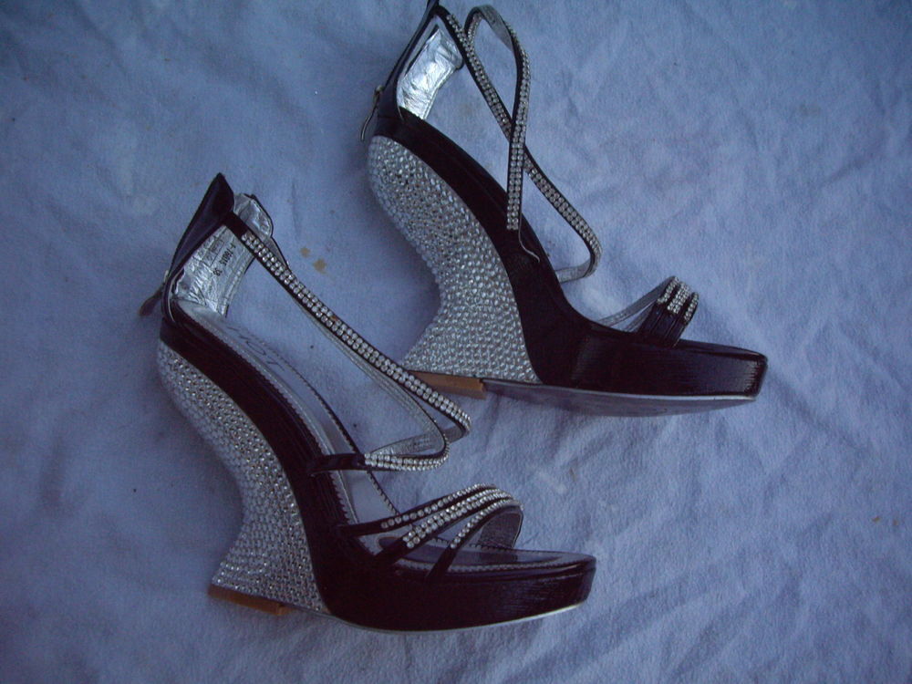 Sandales Noir Argent&eacute; pt 38 talons &agrave; forme originales-neuves Chaussures