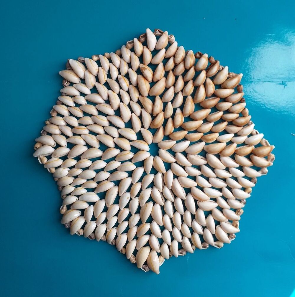 Dessous de plat en coquillages - forme heptagone Décoration