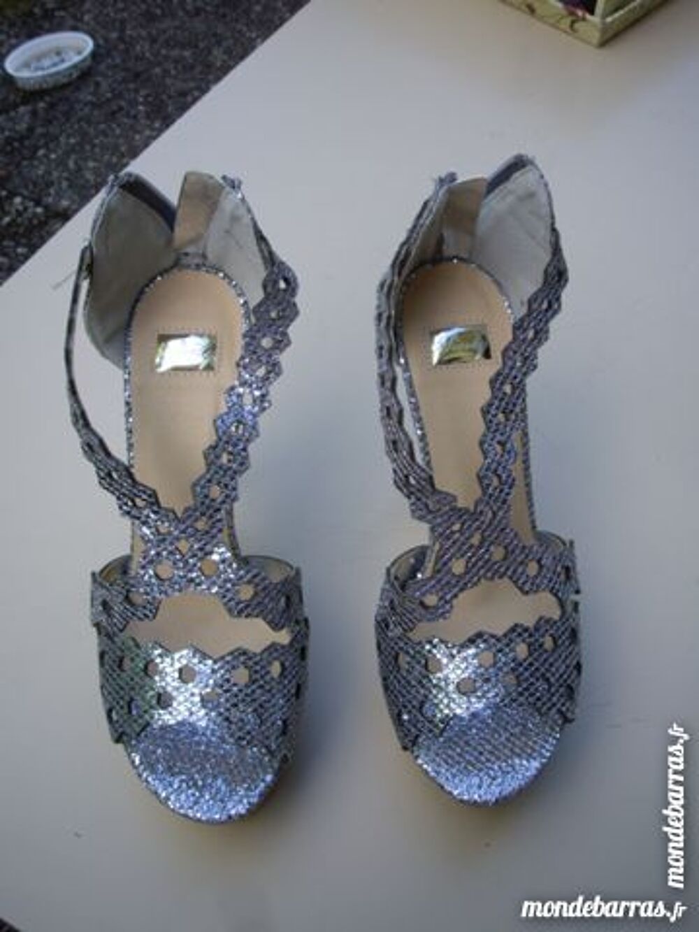 Escarpins Gris Argent&eacute;s crois&eacute;s &agrave; talons 13 cm pt 38-neufs Chaussures