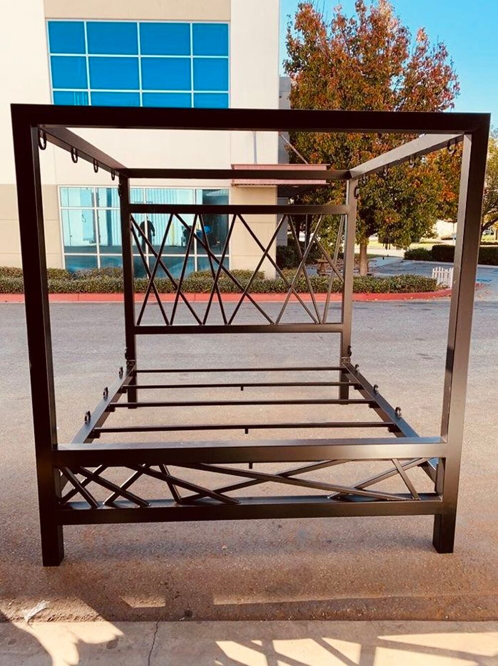 Lit sur mesure pour des exp&eacute;riences BDSM uniques et personnalis&eacute;es ! Meubles