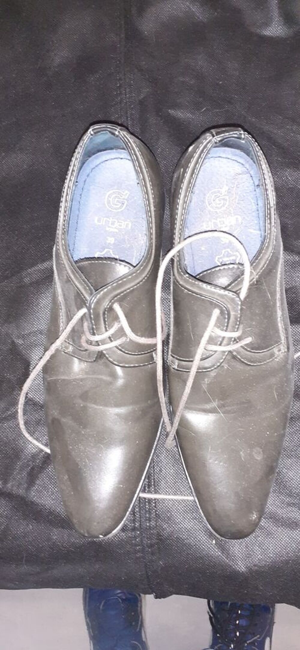 Costum&eacute;e et chaussures Vêtements