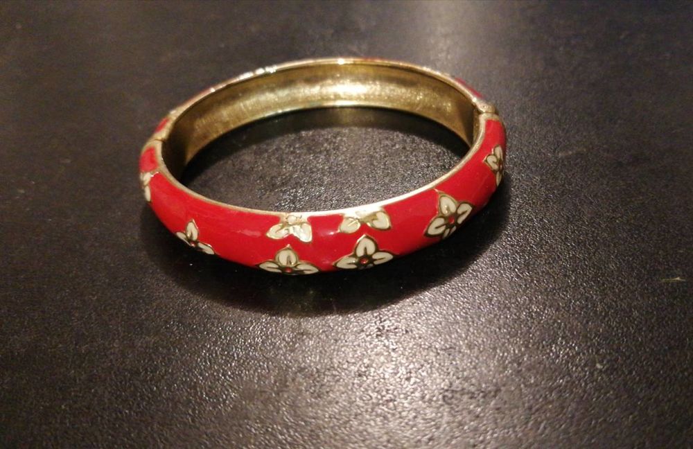 Bracelet &agrave; fleur en &eacute;mail pour femme Bijoux et montres