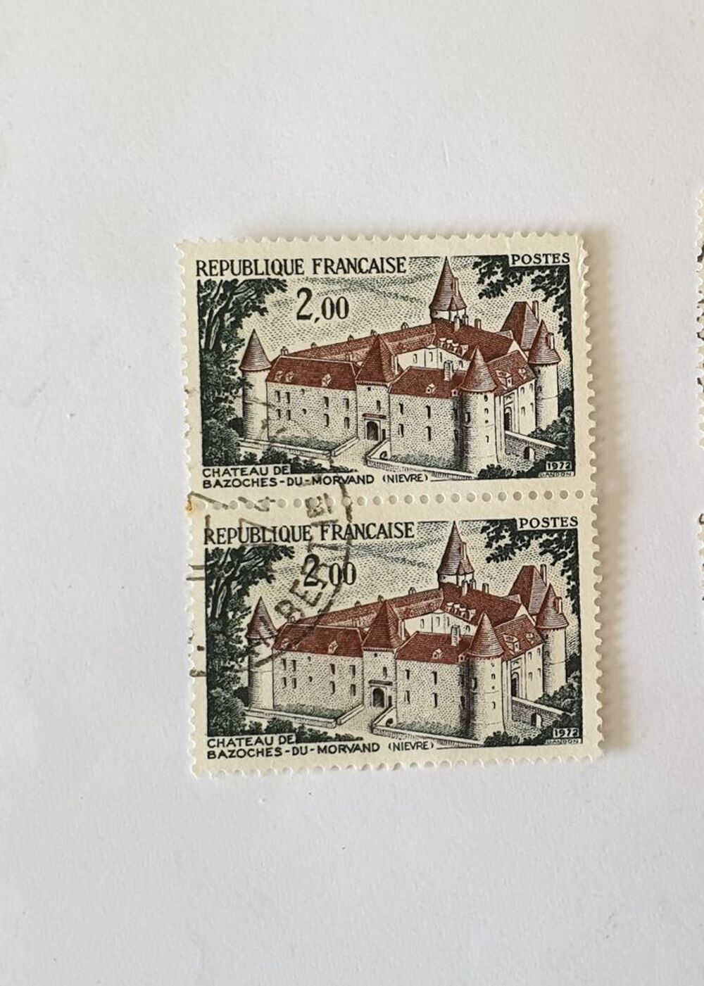 Timbre france Ch&acirc;teau de Bazoches-du-Morvand 1972- lot 0.12 