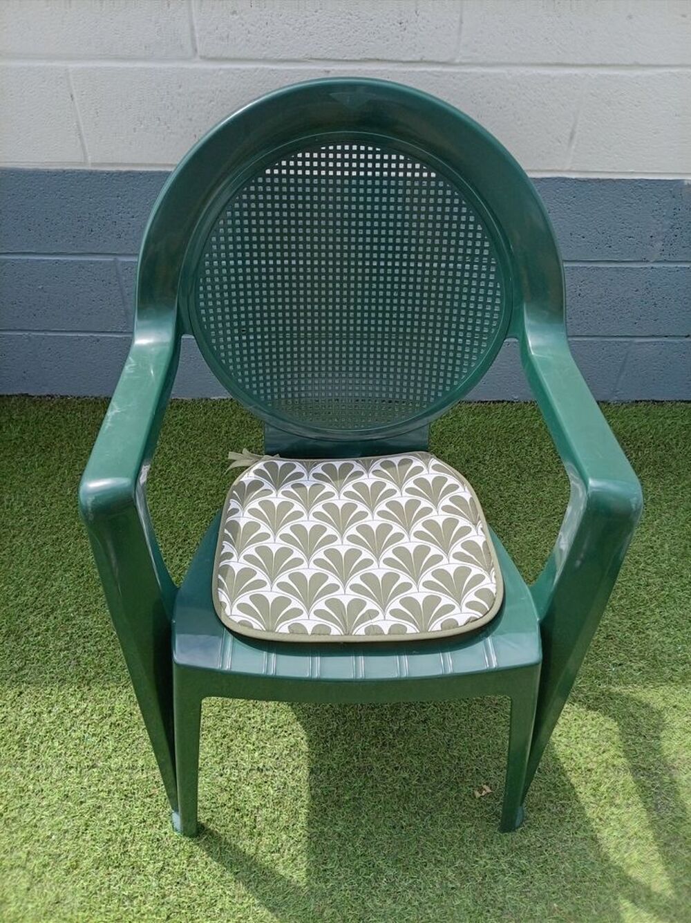 ensemble de jardin une table ronde &amp; 4 fauteuils Meubles