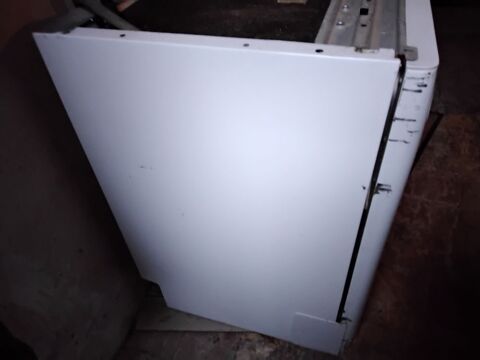 Lave vaisselle indesite 12 , couverts 150 Luzy-sur-Marne (52)