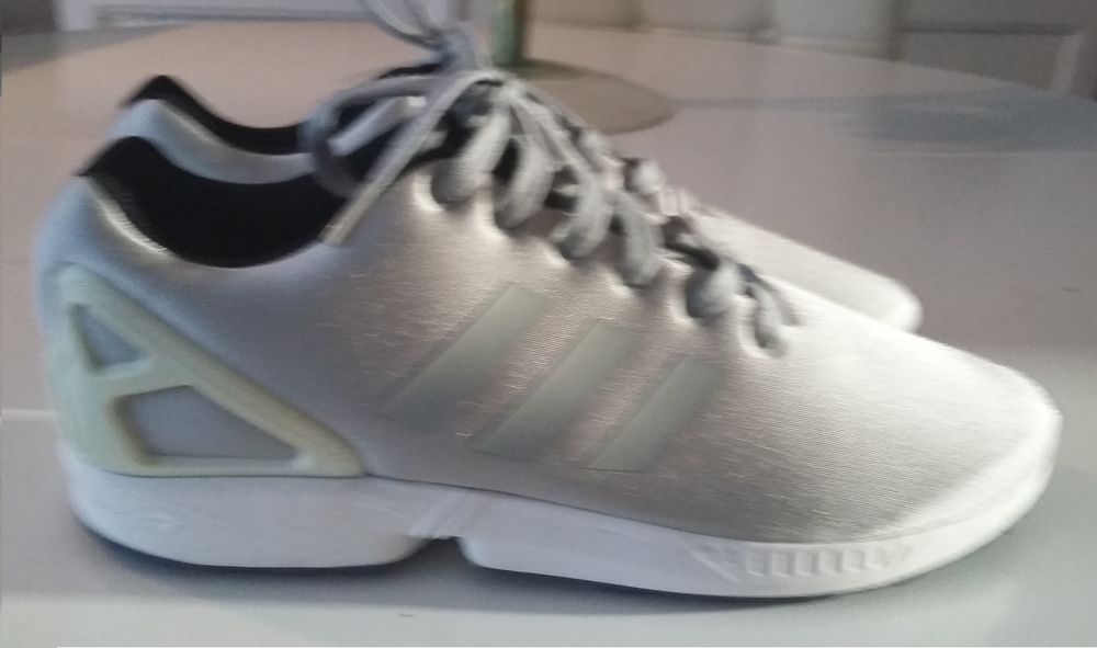 baskets Adidas neuf Chaussures