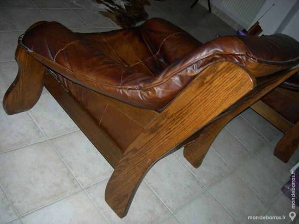 1 fauteuil cuir de couleur marron d'origine Croza Meubles