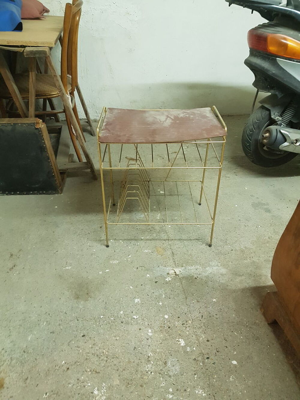tr&egrave;s table pour enceint disque Meubles