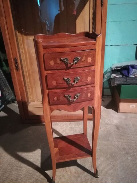 guridon en bois de rose   3 tiroirs  en trs bon tat. 100 Gurard (77)