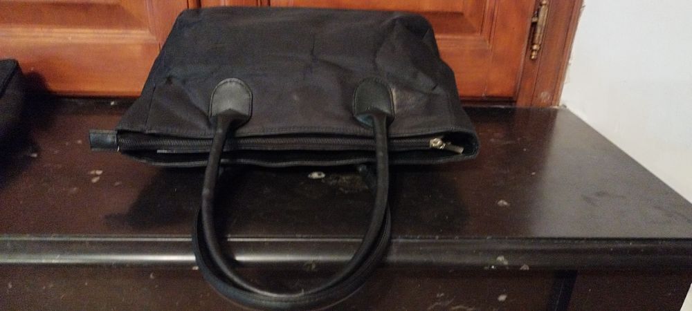 Sac &agrave; main noir, neuf "eva d'arley" port&eacute;e main neuf Maroquinerie