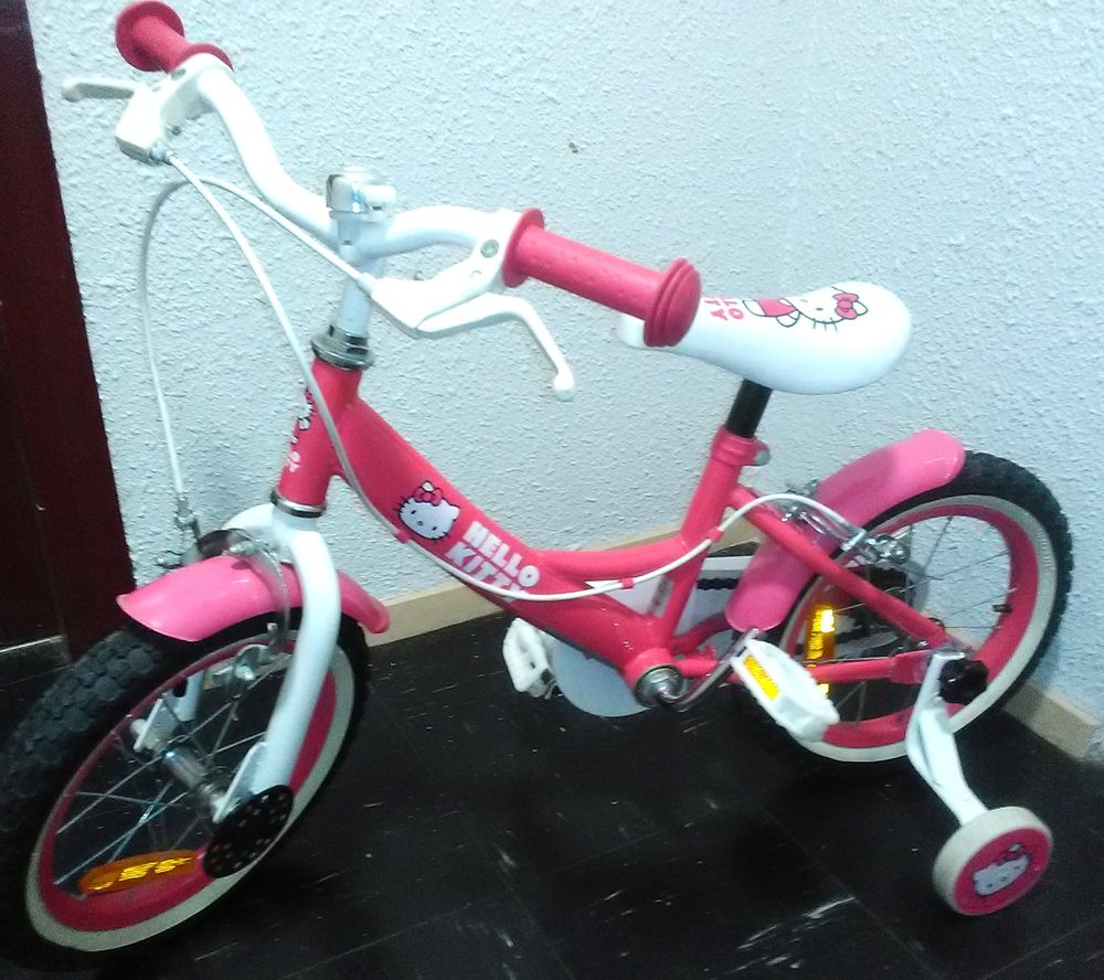 V&eacute;lo Neuf Hello Kitty avec roulettes Jeux / jouets