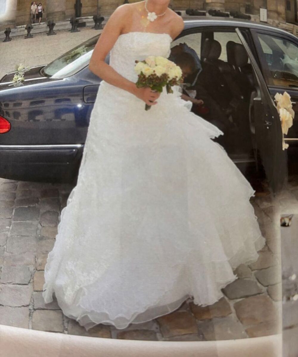 robe de mari&eacute;e blanche avec chaussures pointure 39 Vêtements