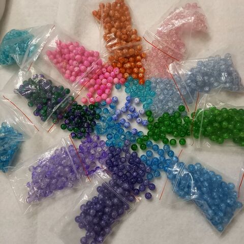 Lot de 1200 perles en verre ,  100 perles par  couleur 33 Saumur (49)