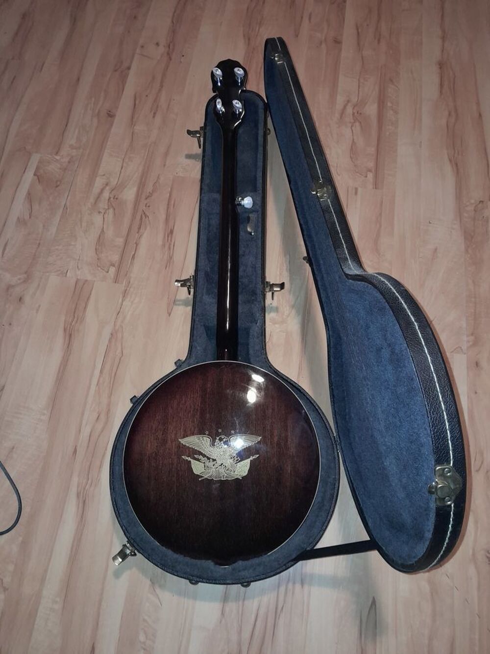 Bandjo 5 cordes
Marque epiphon /Gibson 
Fabrique en Cor&eacute;e Audio et hifi
