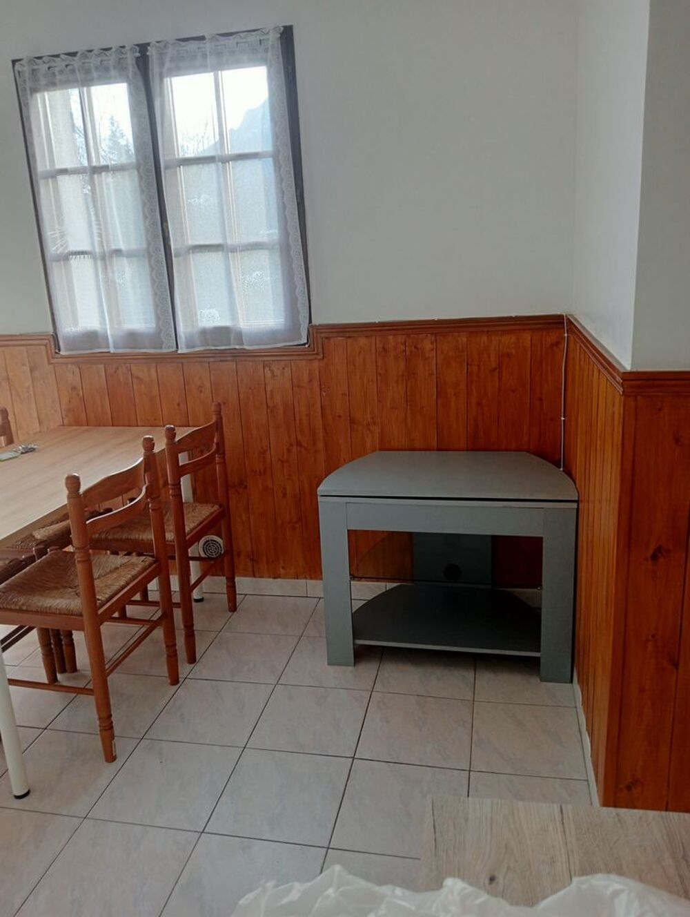 Location Appartement T2 meublé en maison -terrasse 21m2 
Parking privé -tram 50m Grenoble