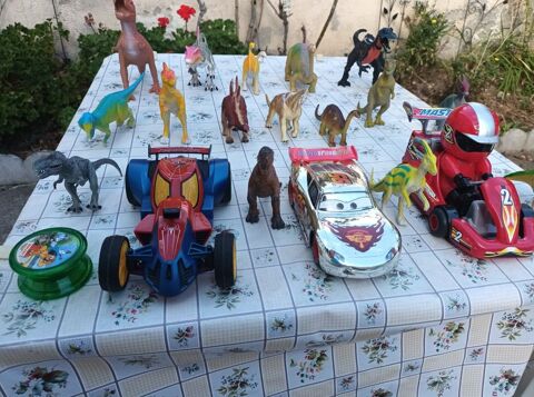 lot de figurines dinausores et grosses voitures 0 Maisons-Alfort (94)
