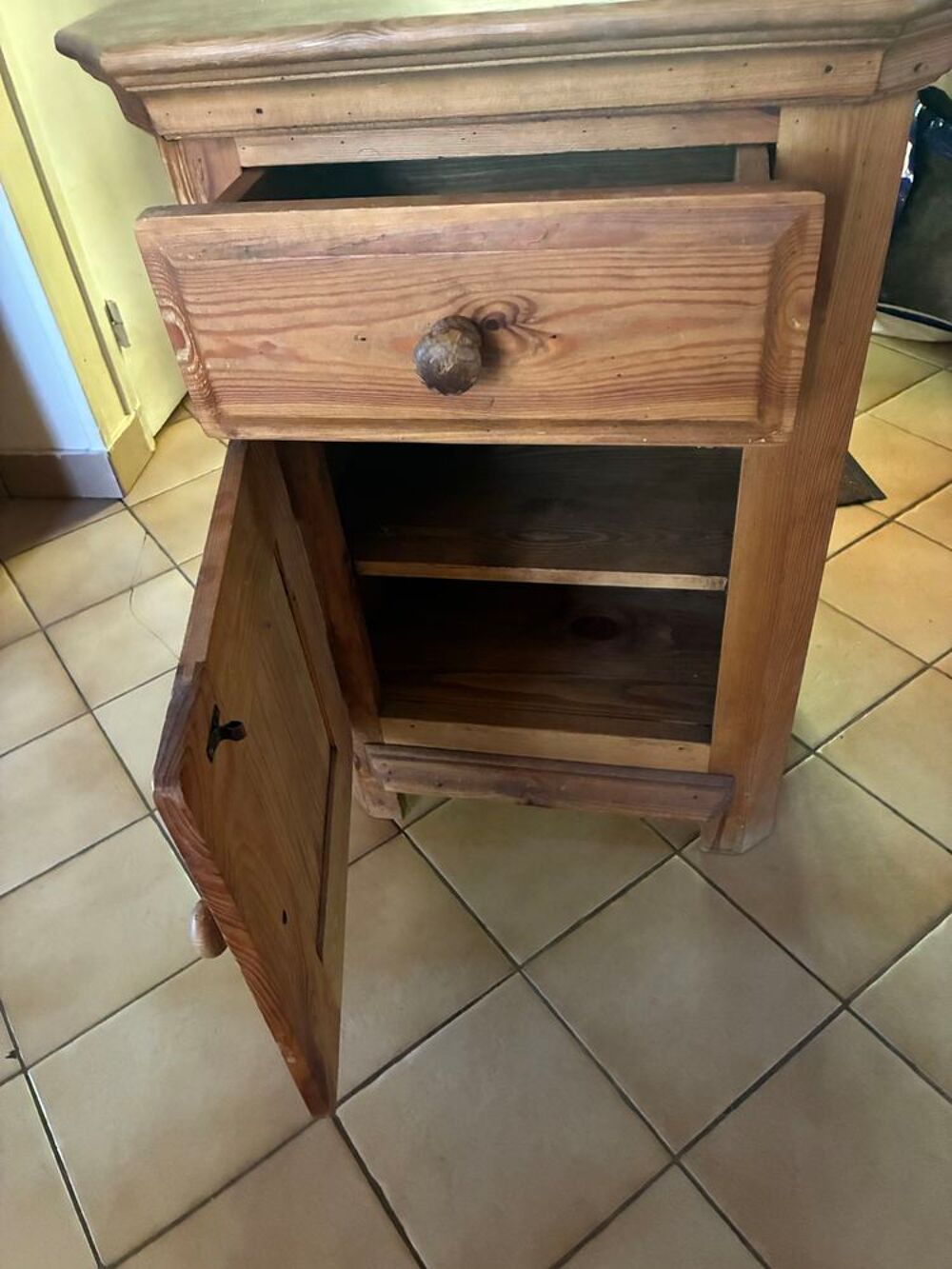 petit secr&eacute;taire en bois, massif petit secr&eacute;taire en bois, massif Meubles