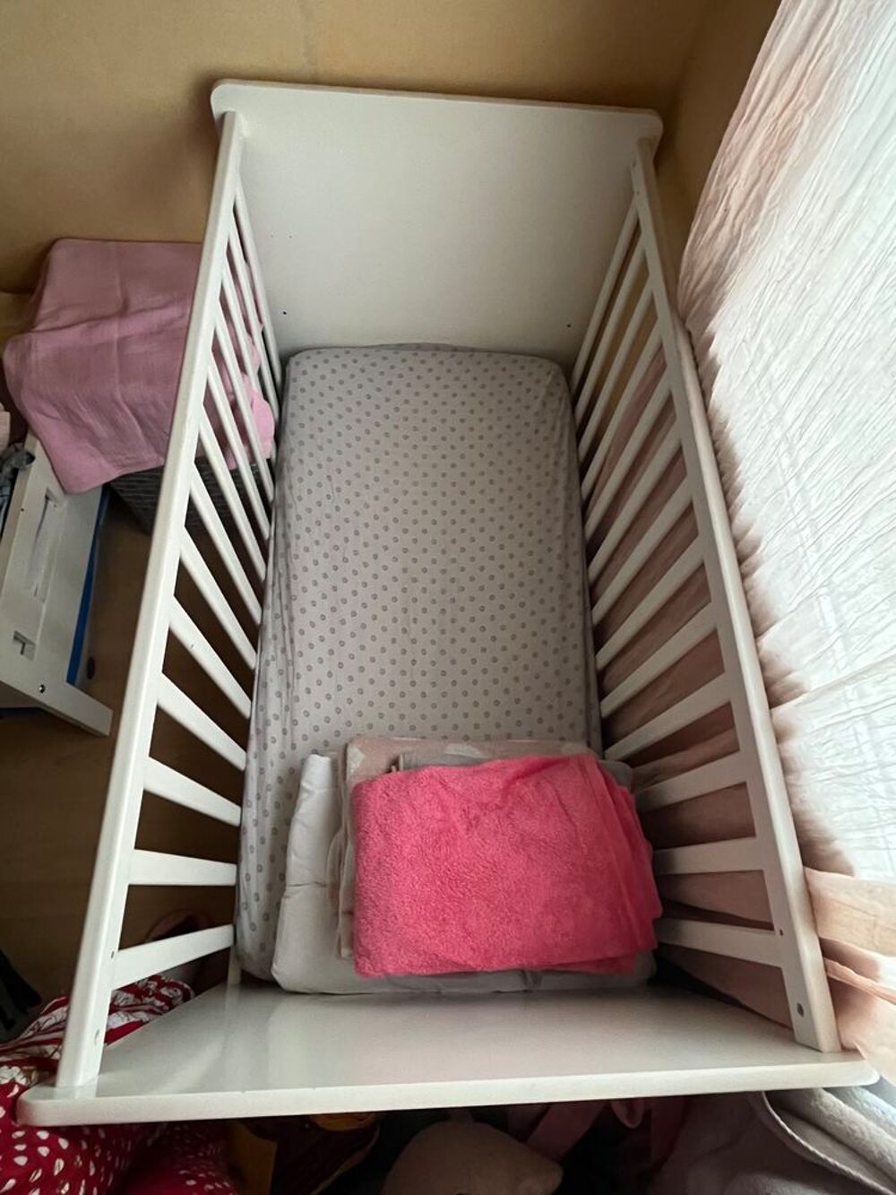 Lit b&eacute;b&eacute; et commode Puériculture
