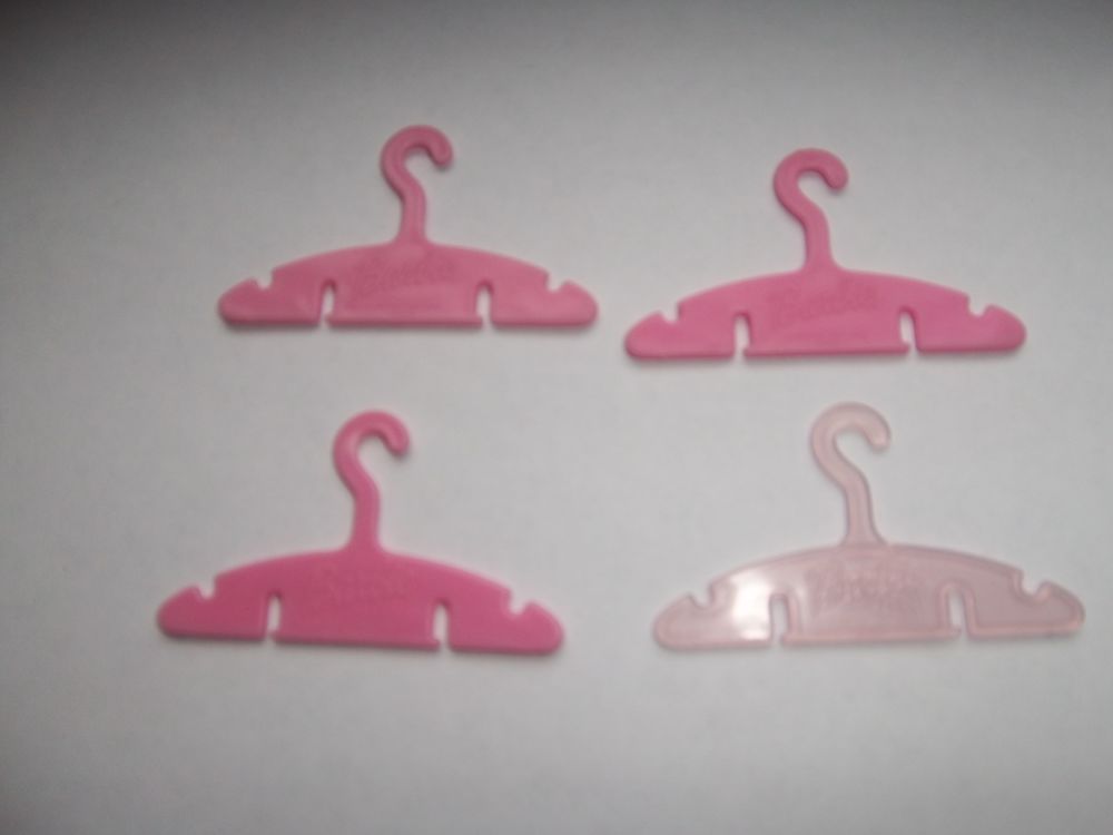 4 cintres Barbie 1999 Jeux / jouets