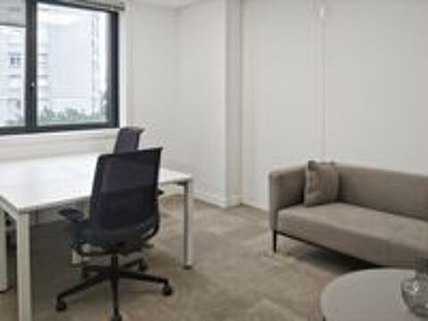   Trouvez un espace de bureau à Cachan, Avenue Aristide Briand  pour 2 personnes où tout est pris en charge 