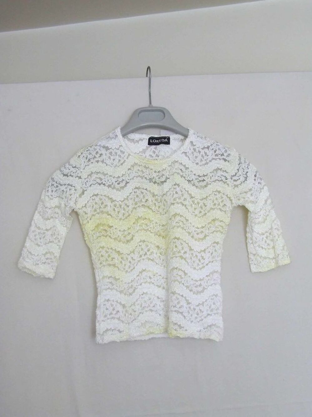 01 Tee-shirt dentelle col rond pr&egrave;s du corps, T. 38 40, NEUF Vêtements