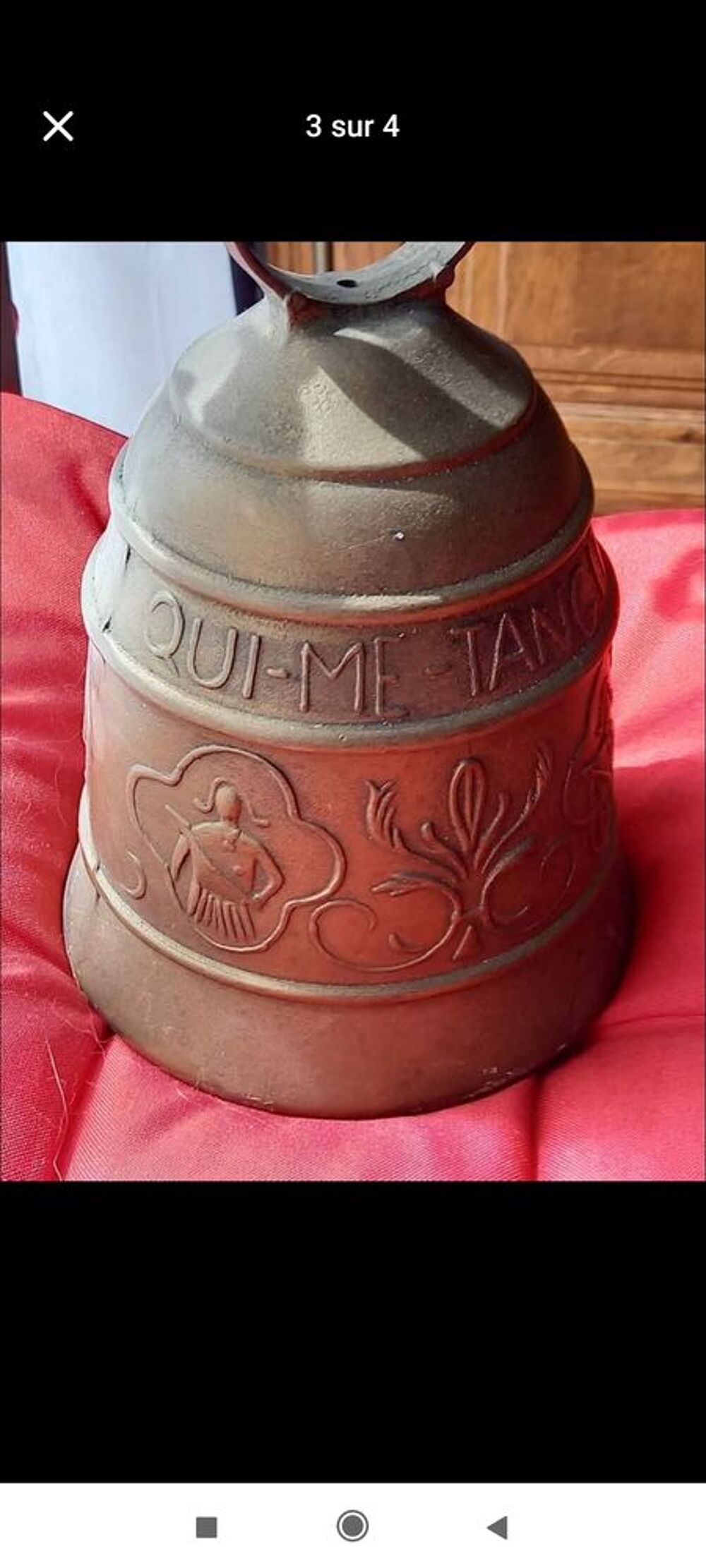Cloche en bronze avec son support Décoration