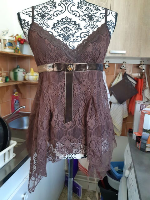  top marron dentelles NEUF SINEQUANONE taille 2
18 Lyon 5 (69)