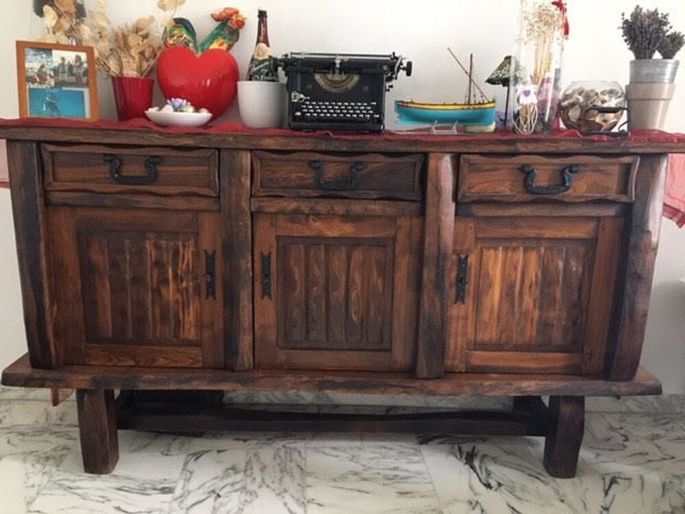 Buffet rustique avec montage en queue d'arronde Meubles