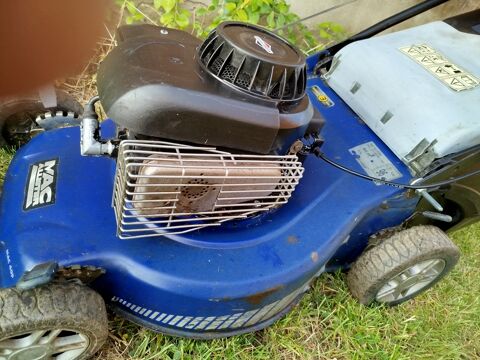 Tondeuse  gazon thermique en bon tat carter et moteur. 90 Haisnes (62)