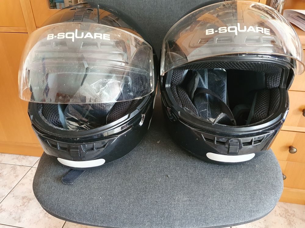 2 CASQUES INTEGRAUX pour motos Vêtements