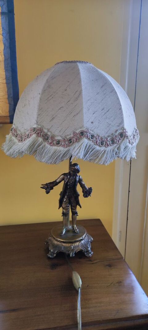 Lampe sur pied avec son chapeau 25 Charbonni�res-les-Bains (69)