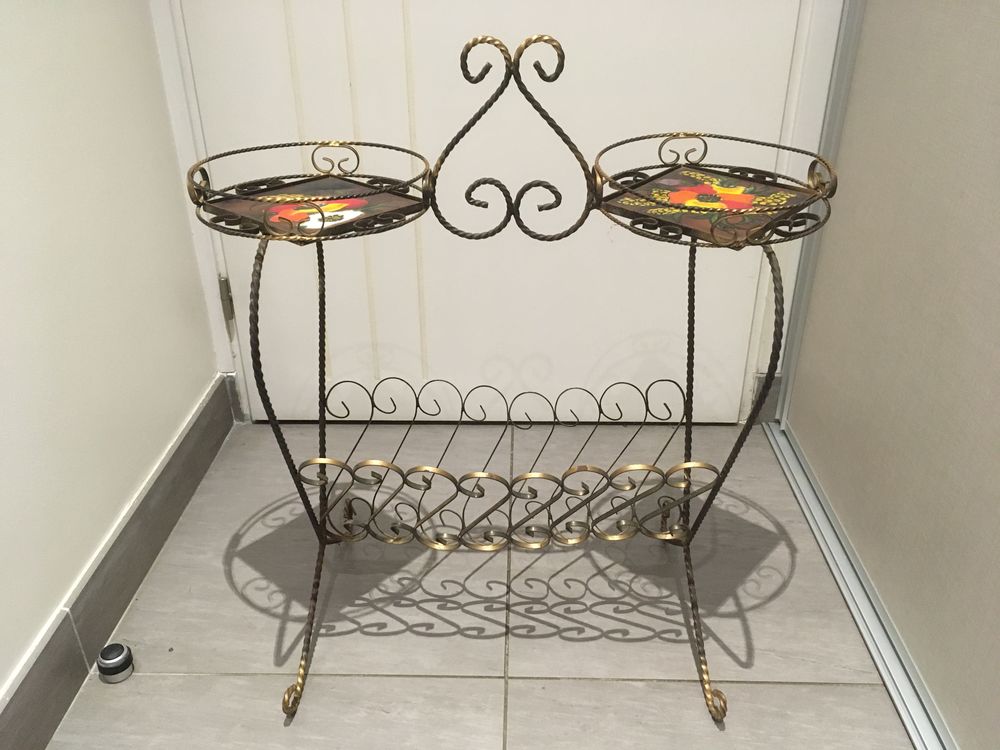 Porte revue vintage en fer forg&eacute; avec c&eacute;ramique Décoration