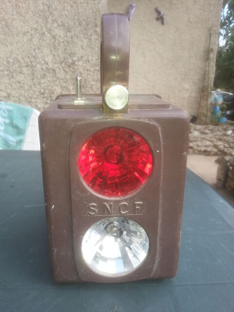 lampe Sncf  30 Montceaux-lès-Provins (77)