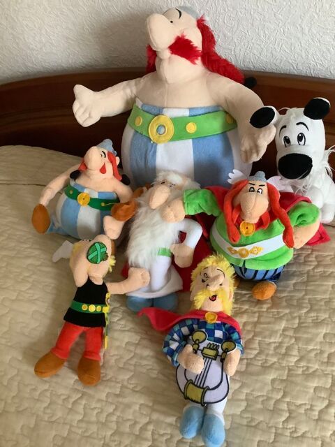 Lot de peluches asterix 10 Suresnes (92)