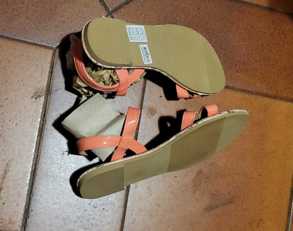 nu pied neuf T36 Chaussures