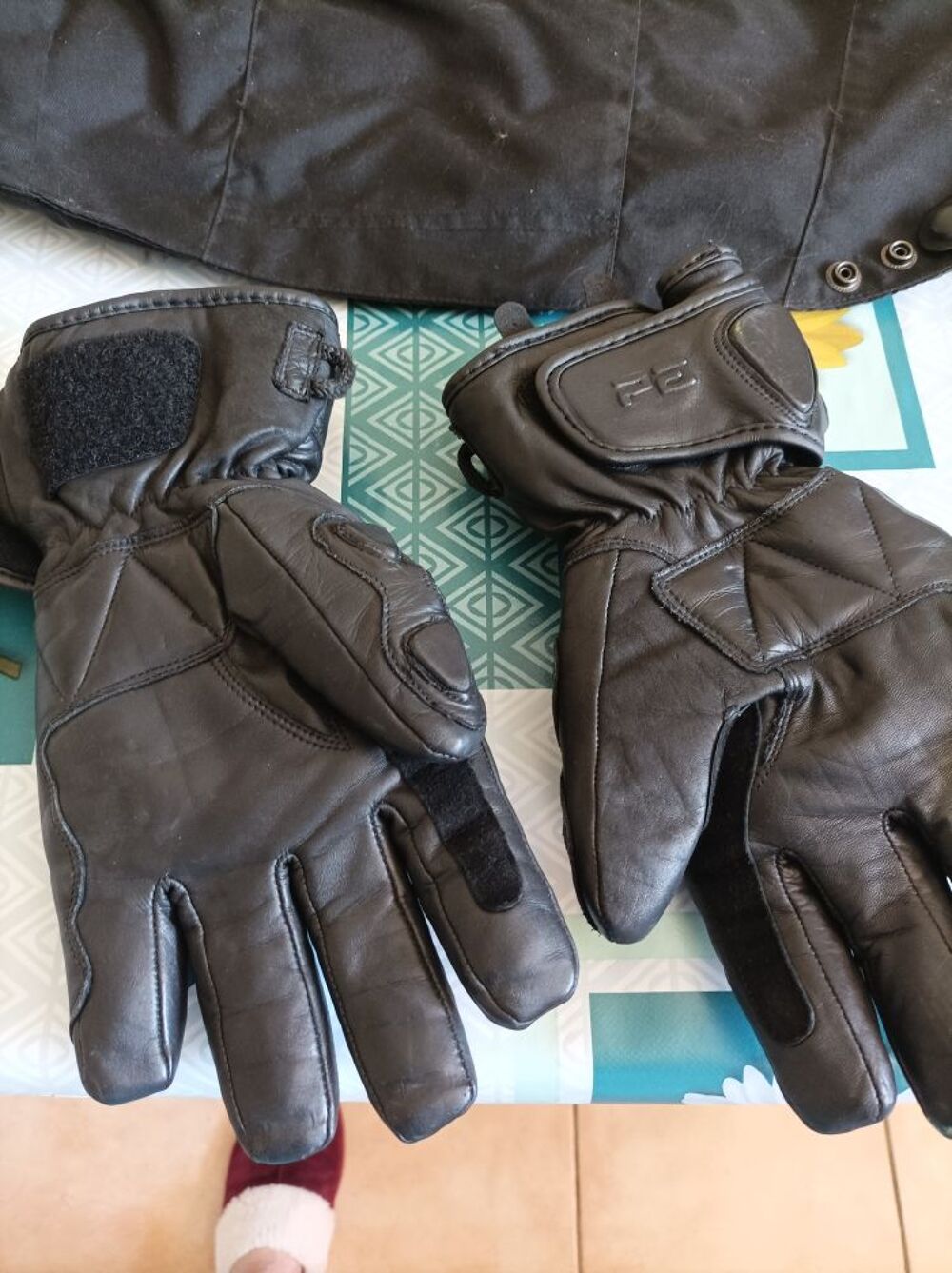 gants moto coques au niveau des phalanges et sur le dessus de la main Vêtements
