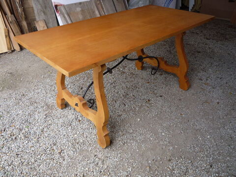 Table espagnole pieds lyre et entretoise fer forgée 485 Castres (81)