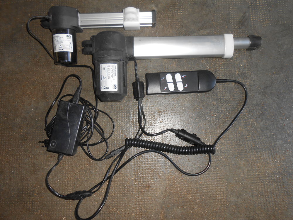 ensemble de deux moteurs 24 V DC telecommand&eacute;s (113) Bricolage