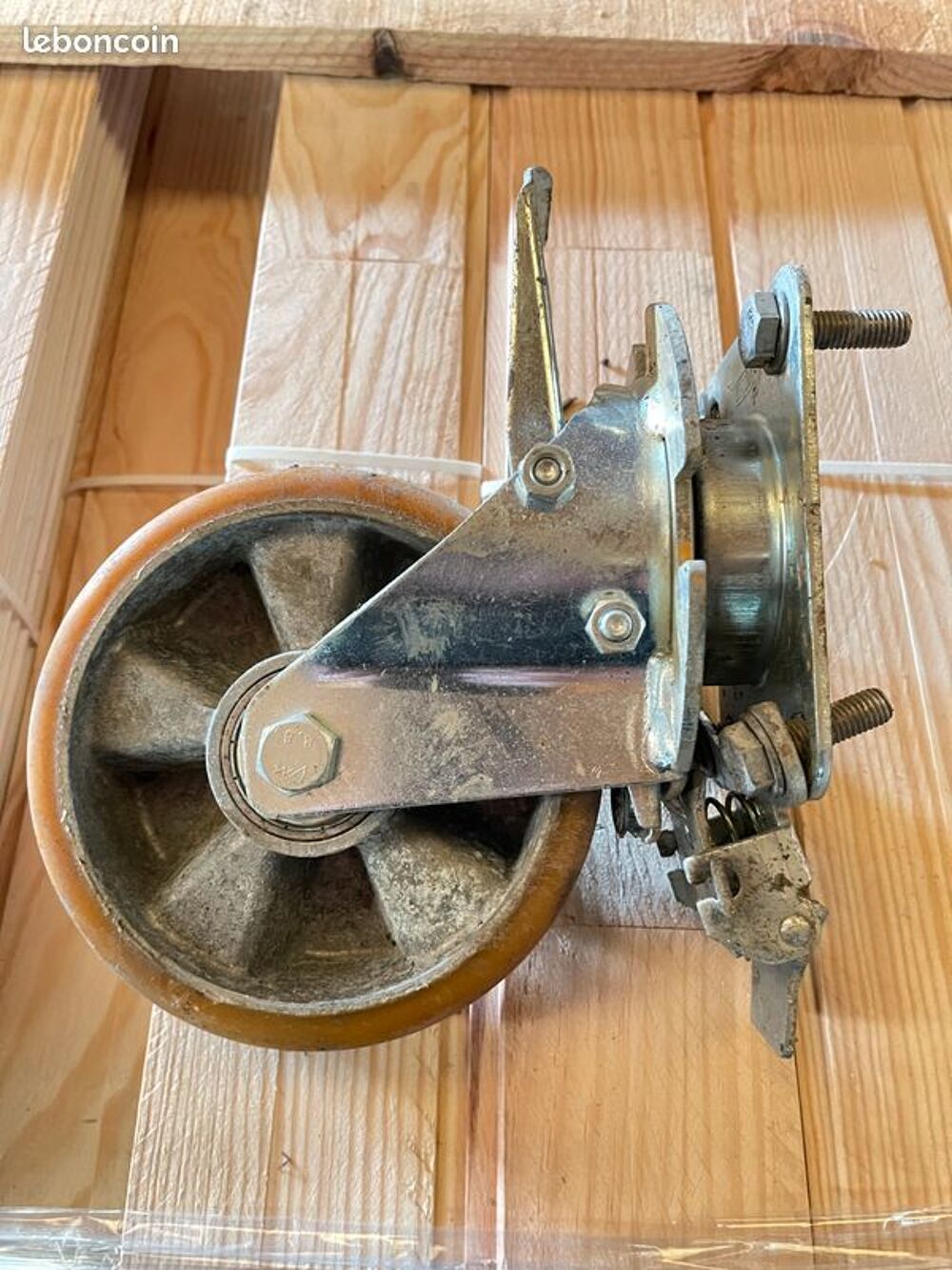 Roulettes fixes et pivotantes de manutention Bricolage