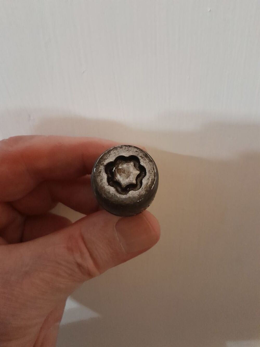 Avez vous perdu ce boulon antivol trouver CARREFOUR WASQUEHA Bricolage