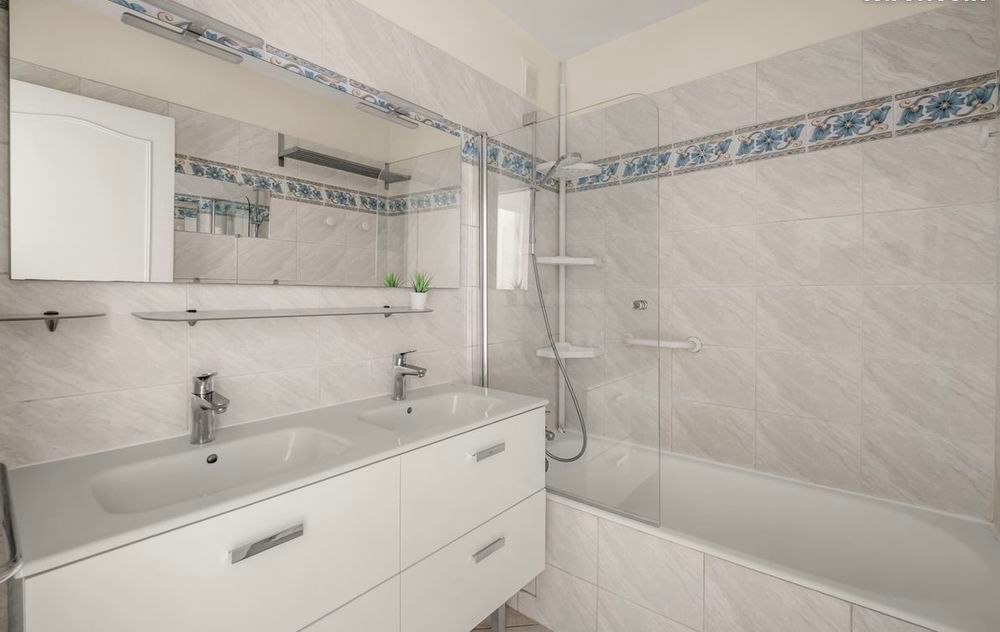 Location Colocation Colocation 3 grandes Chambres meublées 12-19m2 Tram-Métro CC Villeurbanne
